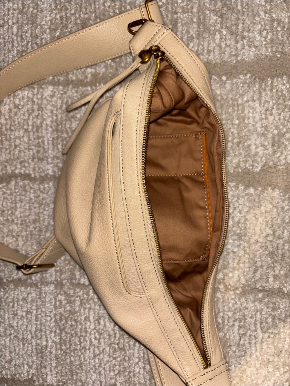 HOBO Carmen Sling Crossbody Bag 🫶🏼 - Picture 6 of 9